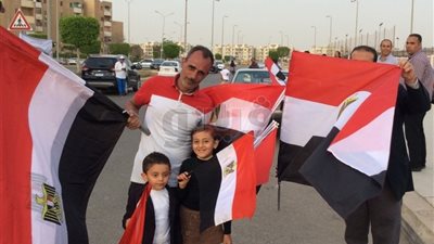 مواطنون يحتفلون بالمشاركة في الانتخابات بالشيخ زايد (صور)