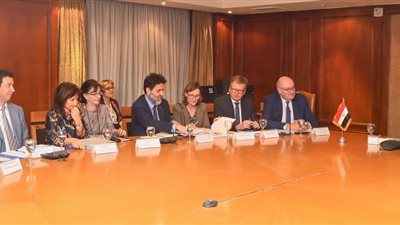 وزير الصناعة يبحث مع وفد المفوضية الأوروبية مستقبل العلاقات الاقتصادية المشتركة.. نصار: حوار مصري أوروبي لتنمية التعاون في الاستثمار.. وهوجان: ترأس مصر للاتحاد الأفريقي فرصة كبيرة لتعزيز العلاقات