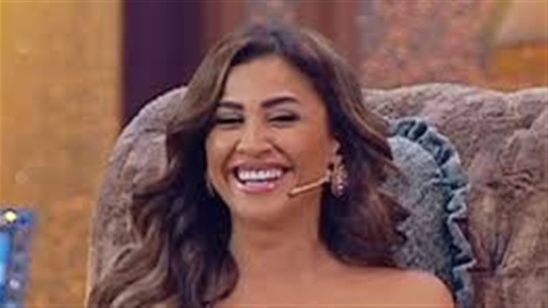 الفنانة دينا الشربيني