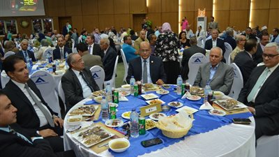 السويس تجمع محافظيها السابقين في إفطار جماعي (صور)