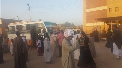 10 صور ترصد تزايد أعداد الناخبين بالفترة المسائية في أسوان