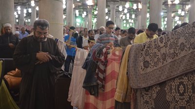 لقطة اليوم.. حبل غسيل لأحد المعتكفين في مسجد عمرو بن العاص