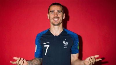 منتخب فرنسا يخضع لجلسة تصوير رسمية بروسيا (صور)