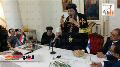 بالصور.. البابا ورئيس أساقفة فنلندا وسفير مصر يجتمعون على مأدبة طعام