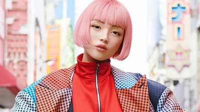 عارضة أزياء يابانية فائقة الجمال تثير ضجة (صور)