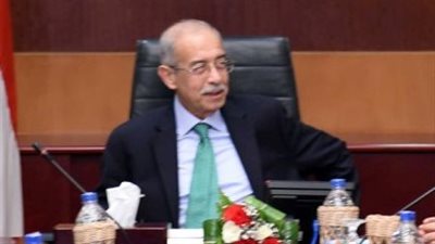 شريف إسماعيل يلتقي وزير الصحة لبحث أحوال المستشفيات