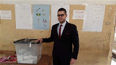 رئيس لجنة يدلي بصوته في الغربية ويوجه رسالة للناخبين (صور)