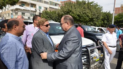 محافظ الإسماعيلية ومدير الأمن يتفقدان الشوارع والميادين الرئيسية