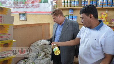 محافظ الإسماعيلية يتفقد معرض السلع الغذائية