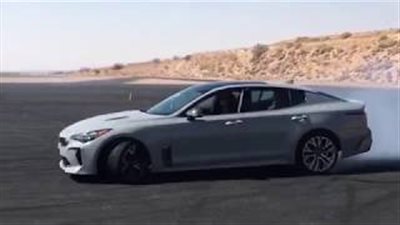 بالفيديو.. كيا تستعرض مهارات سيارتها ستينجر