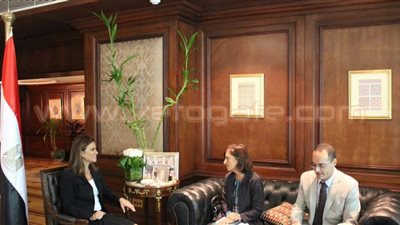 سحر نصر ومديرة «اليونيدو» تبحثان التعاون في تكنولوجيا الصوب الزراعية