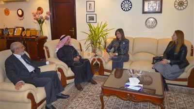 تفاصيل لقاء نائب رئيس هيئة قناة السويس بالوفد اليوناني القبرصي (صور)