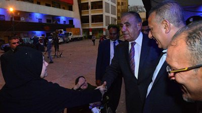 وزير التنمية المحلية يتفقد غرفة عمليات محافظة الجيزة لمتابعة الانتخابات