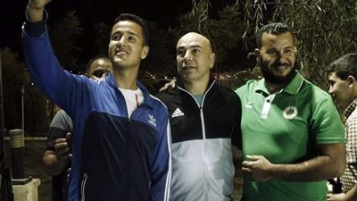 سيلفي العميد يسيطر على أجواء مران المصري بالجزائر (صور)