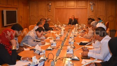 بالصور.. محافظ قنا يلتقي ممثلي الجمعيات العاملة في مجال البيئة