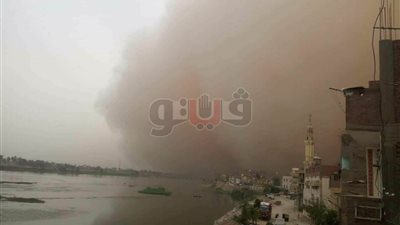 إغلاق الطرق المؤدية لمحافظة أسوان بسبب سوء الأحوال الجوية (صور)