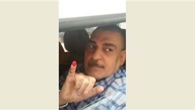 رئيس حي مصر الجديدة يتوجه لشبرا الخيمة لنقل مواطن إلى لجنته (صور)