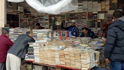 بسبب المطر.. 50٪ خصم على «الكتب المبلولة» في معرض الكتاب (صور)
