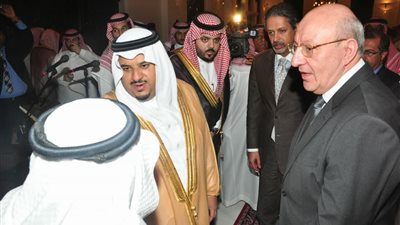 صلاة الجنازة على جثمان المصري ضحية صاروخ الحوثيين (فيديو وصور)