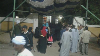 زيادة الإقبال على اللجان رغم سوء الطقس بالأقصر (صور)