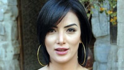 حورية فرغلي تنهي إجازتها وتعود لمصر بعد يومين