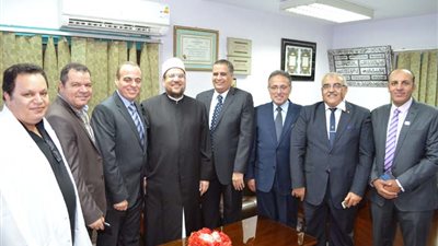 بالأسماء.. وزير الأوقاف يكرم أوائل الدفعة الثانية بمعهد التمريض