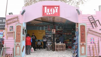 دار «تويا» تجذب رواد معرض الكتاب بديكور منزل قديم (صور)