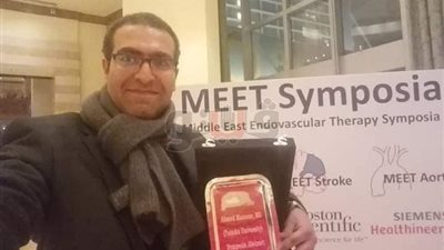 مدرس بطب المنوفية يحصد جائزة أفضل بحث لعلاج التمدد الشرياني بالمخ