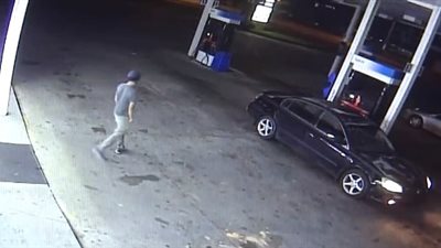 سائق يشعل محطة وقود بسبب إغلاقها (فيديو وصور)