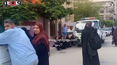 أولياء أمور طلاب الثانوية العامة يتحدون الحر أمام لجان المنصورة