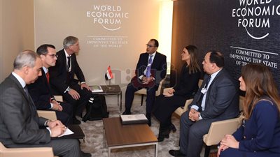 مدبولي يلتقي الرئيس التنفيذي لـ«دانا جاس» في دافوس