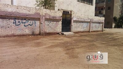 بالصور.. أولياء الأمور يغادرون محيط لجنة صلاح الدين بسبب الحر