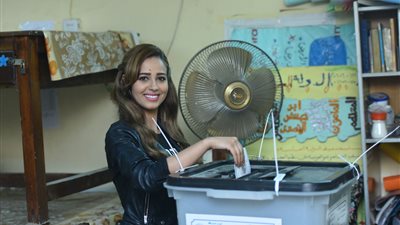 رنا سماحة تدلي بصوتها في الانتخابات بمصر الجديدة (صور)