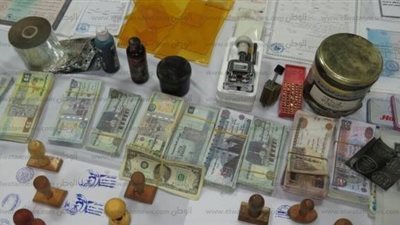 سقوط مزور أوراق المرور ورخص القيادة مقابل أموال بالصف
