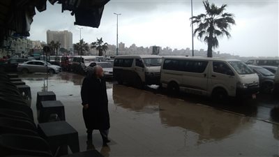 أمطار غزيرة تهطل على الإسكندرية (صور)