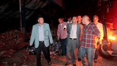 بالصور.. محافظ الإسماعيلية ينتقل للمنطقة الصناعية لمتابعة إخماد حريق