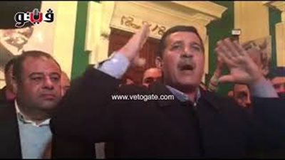 معارض لترشح البدوي يصرخ خلال اجتماع الوفد: السيسي رجل وطني (فيديو)