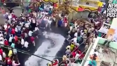 بالفيديو.. سقوط هندية على وجهها في النار