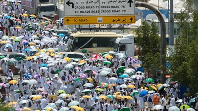 رئيس الوزراء يتلقى تقريرا عن أداء موسم الحج