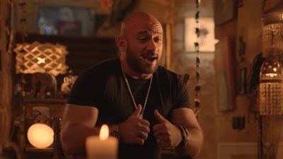 «مكي» يتقدم على الهضبة بـ«أغلى من الياقوت» على يوتيوب (فيديو)