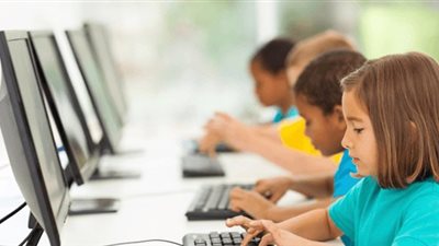 نادي مجلس الدولة ينظم ندوة «حماية الأسرة والطفل من مخاطر الإنترنت»