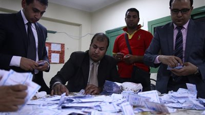 المؤشرات الأولية.. السيسي 2360 صوتا مقابل 67 لموسى بلجنة «مطول» بالفيوم