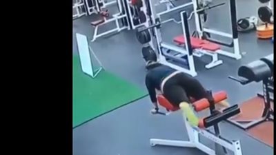 بالفيديو.. امرأة تتعرض لموقف محرج أثناء ممارستها الرياضية في «الجيم»