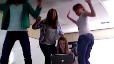 بالفيديو.. فتيات وشباب يتعرضون لمواقف محرجة داخل المدرسة