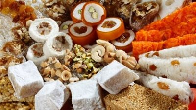 %50 زيادة في أسعار حلوى المولد.. تجارية القاهرة: الجمارك والدولار والسكر وراء الارتفاع.. المستوردين: اختفاء الحلوى المستوردة.. موسى: تراجع إنتاجية المصانع للنصف