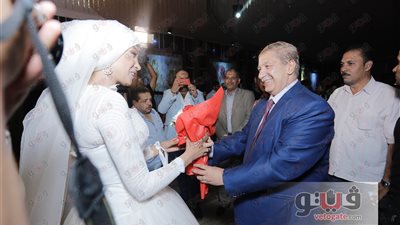 محافظ الإسماعيلية لعريس الفتاة اليتيمة: «حطها في عنيك أنا أبوها»