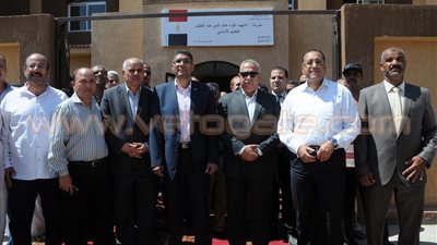 وزير الإسكان ومحافظ الشرقية يفتتحان مدرستين بالعاشر من رمضان
