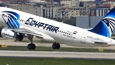 مطار القاهرة يستقبل طائرة جديدة من طراز بوينج ٧٧٧