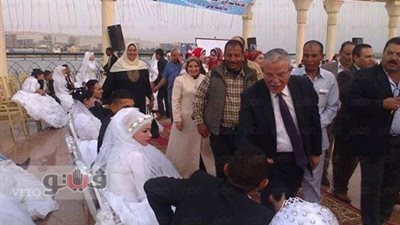 بالصور.. قيادات شعبية وتنفيذية في حفل زفاف جماعي بالمنيا