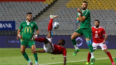 التعادل السلبي يسيطر على لقاء الأهلي والاتحاد بعد نصف ساعة